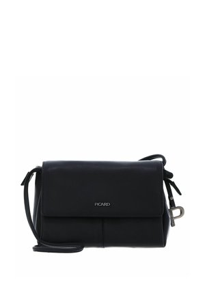 Sac bandoulière en cuir noir avec fermeture à rabat, sangle fine et petit logo métallique "PICARD" au centre devant.