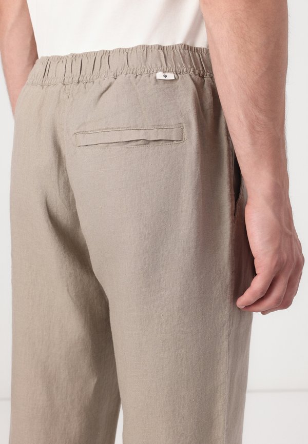 JABARI TROUSERS - Trousers - greige4