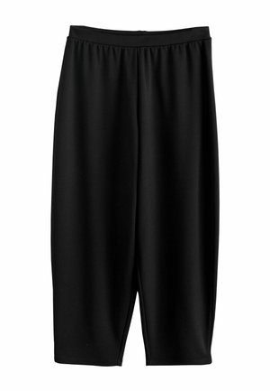 Čierne nohavice dĺžky po kolená z elastického materiálu so širokým pásom a hladkou textúrou. Majú voľný a pohodlný strih.