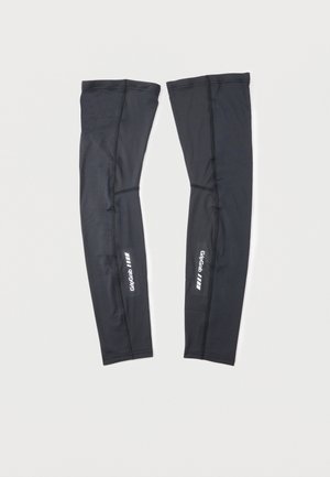 Ζευγάρι μαύρων θερμαντικών μανικιών GripGrab με ορατές ραφές και λευκό λογότυπο σε κάθε μανίκι, τοποθετημένα επίπεδα σε λευκό φόντο.