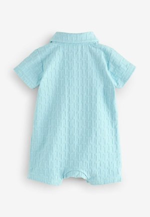 Jasnoniebieski krótki kombinezon z krótkim rękawem, wykonany z teksturowanej tkaniny z subtelnym wzorem geometrycznym i kołnierzykiem.