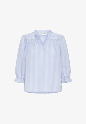Hellblaue Bluse mit vertikalen weißen Streifen, dreiviertellangen, gepufften Ärmeln mit gerafften Manschetten und einem geteilten V-förmigen Kragen.
