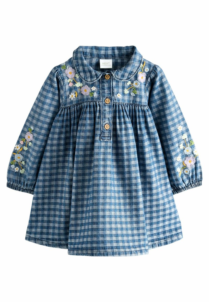 Vestito blu in gingham con maniche lunghe, colletto, chiusura a bottoni e ricamo floreale sulle spalle. Materiale in cotone con una texture morbida.