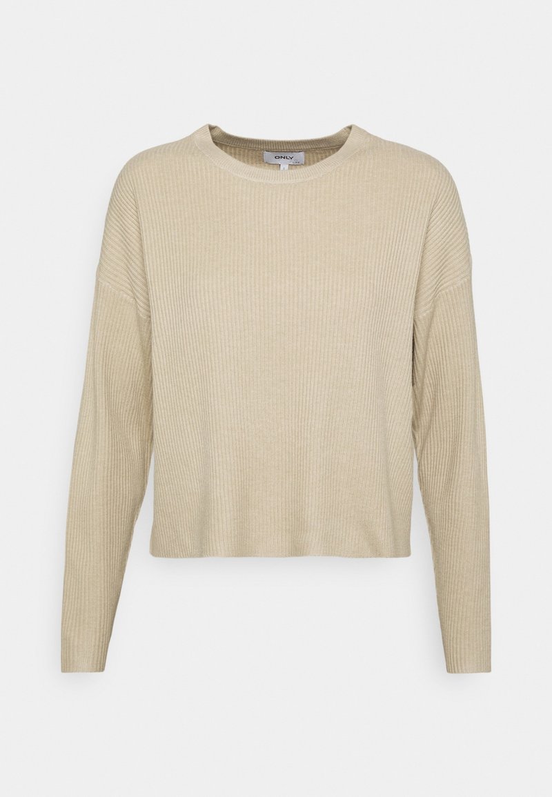 Beżowy sweter w prążki z okrągłym dekoltem, długimi rękawami i luźnym krojem. Tekstura wydaje się miękka z delikatnym pionowym wzorem.