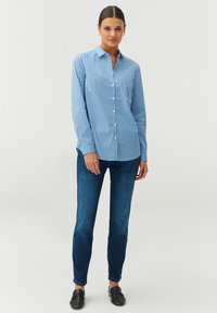 TATUUM Nööpidega pluus - blue