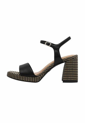 Sandalo con tacco a blocco in pelle nera, dotato di una piattaforma con motivo tessuto intrecciato, caratterizzato da una fascia alla caviglia regolabile e design con punta aperta.