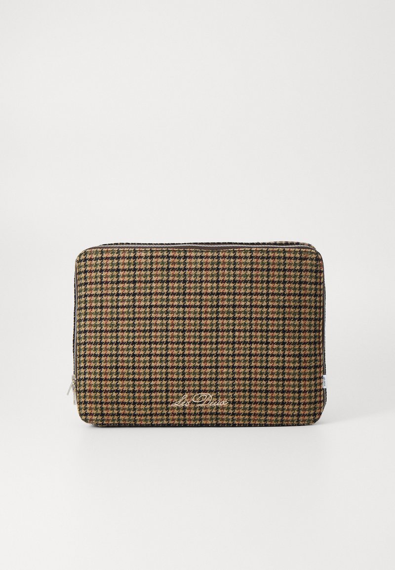 Checkered laptop sleeve with a houndstooth pattern in brown, cream, and black. Textured fabric with a silver zipper and logo detail.