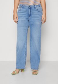 ONLY Carmakoma - CARWILLY WIDE - Jeans Straight Leg - light blue denim Miniaturebillede 1