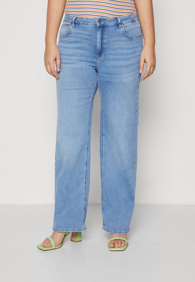 ONLY Carmakoma - CARWILLY WIDE - Jeans Straight Leg - light blue denim, Forstør