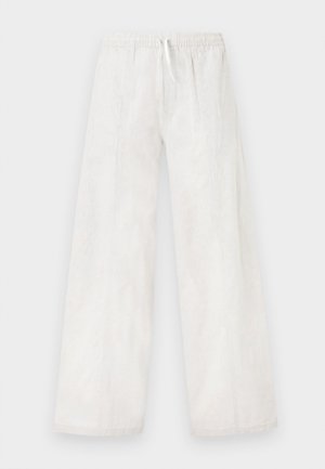 Bílé široké kalhoty z lněného materiálu s elastickým pasem a detailem šňůrky. Hladký povrch a rovný střih, s bočními švy.