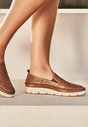 Pikolinos TENERIFE - Chaussons - brown