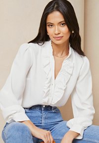 Lipsy REGULAR FIT-RUFFLE PLACKET - Paitapusero - white