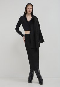 Calliope CON CAPPUCCIO  - Bluse - nero