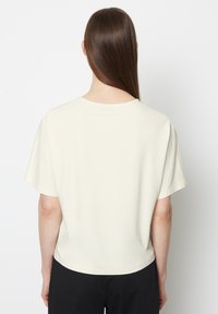 Marc O'Polo CUT ON SLEEVE - Basic T-shirt - off white