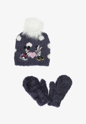 Gorro de punto de felpa azul marino con lunares blancos y un pompón blanco, con bordado de Mickey y Minnie Mouse; mitones de felpa a juego abajo.