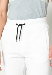 Thumbnail Image 6