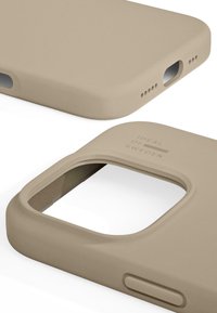 iDeal of Sweden IPHONE 16 PRO - Telefoniümbris - beige