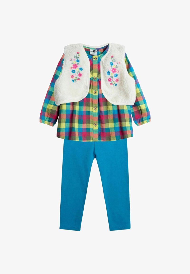 Completo per bambino con camicia a maniche lunghe a quadri multicolore, gilet bianco in pile con ricami floreali e leggings blu brillante.
