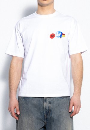 - T-shirt z nadrukiem