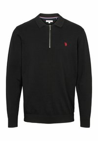Črni polo pulover z dolgimi rokavi in pol-zadrgo, ribanim ovratnikom in manšetami, z majhnim rdečim vezenim logotipom na prsih. Mehak material.