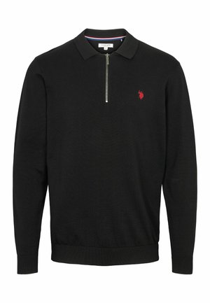 Zwart poloshirt met lange mouwen en halve rits, met ribgebreide kraag en manchetten, voorzien van een klein rood geborduurd logo op de borst. Zachte textuur.