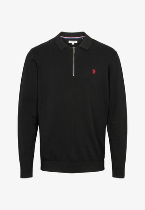 Črni polo pulover z dolgimi rokavi in pol-zadrgo, ribanim ovratnikom in manšetami, z majhnim rdečim vezenim logotipom na prsih. Mehak material.