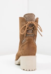 Tamaris Bottines à lacets - camel