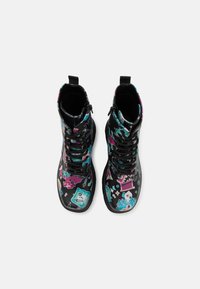 Koi Footwear LOTTA MONSTERS TRIDENT PLATFORM BOOTS - Botines con plataforma - black