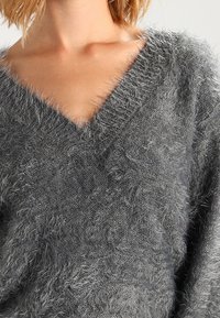NA-KD Pullover - grey