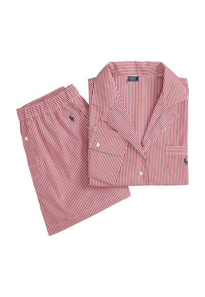 Pruhovaná sada pyžama v červenobílé barvě, obsahující košili s límečkem a knoflíky a šortky s elastickým pasem, vyrobenou z měkké látky.