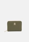 CHIC - Wallet - utility olive