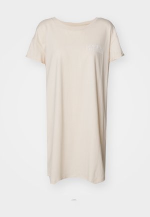 Jasno-beżowa bawełniana sukienka T-shirt o luźnym kroju, z krótkimi rękawami, okrągłym dekoltem i haftem "LOVE TO DREAM" na piersi.