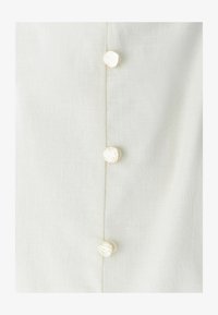 Sélectionné, off white