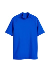 Modra kratka rash guard majica z visokim ovratnikom. Izdelana iz elastičnega materiala, s ploskimi šivi in majhnim logotipom na sprednji strani.