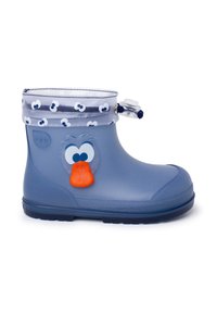 Stivale da pioggia in gomma blu con design di anatra, becco arancione e un risvolto bianco a fantasia. Presenta un cordoncino e una superficie liscia.