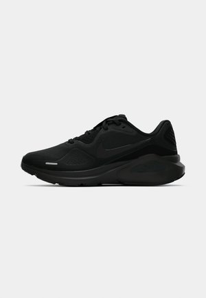 Černá nízká běžecká obuv Nike s síťovaným svrškem, šněrováním v přední části, polstrovanou podrážkou a logem swoosh na boku.