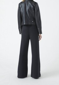 PULL&BEAR Veste en similicuir - black