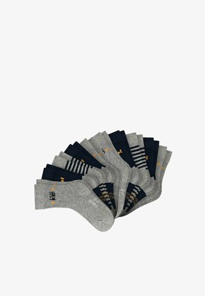 Tien paar kindersokken in grijs en donkerblauw met ster- en streeppatronen, gerangschikt in waaiervorm op een witte achtergrond.