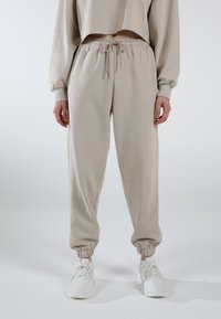 Unausgewählt, creamy beige