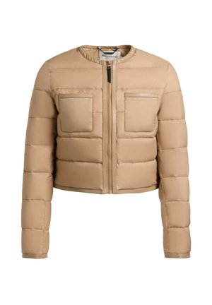 Chaqueta acolchada beige recortada con cuello redondo, cremallera frontal y dos bolsillos en el pecho, diseñada para clima frío.