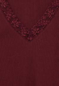 Vero Moda Tall VMHELSINKI DEEP V NECK - Long sleeved top - port royale