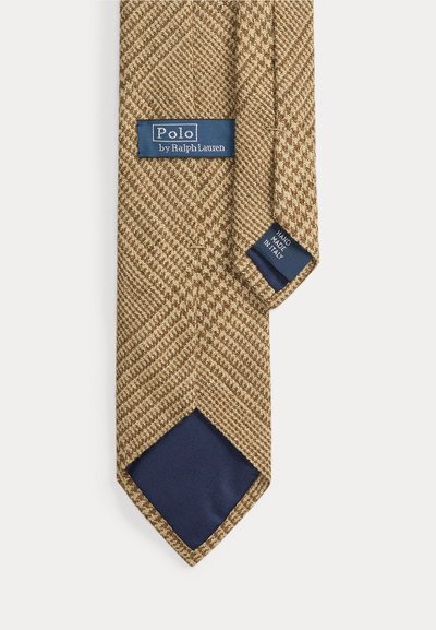 Καφέ γραβάτα με σχέδιο ψευδοκαρό (houndstooth) με ναυτικό μπλε ετικέτες που γράφουν Polo by Ralph Lauren και Hand Made in Italy.