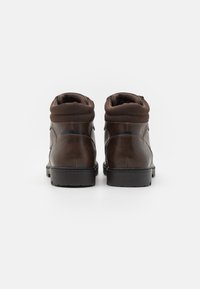Pier One Botines con cordones - brown