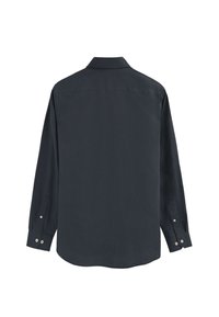 Donkerblauwe overhemdd met lange mouwen, standaard kraag, gladde stof, voorzien van knopenmanchetten en een rechte zoom.