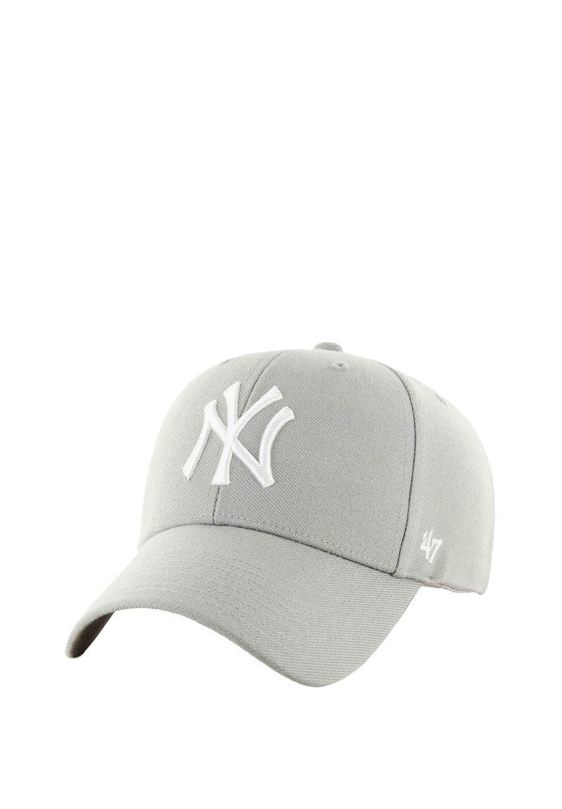 Graue Baseballkappe mit erhabenem weißen gesticktem New York-Logo und "47" an der Seite, mit einem klassischen gebogenen Schirmdesign.