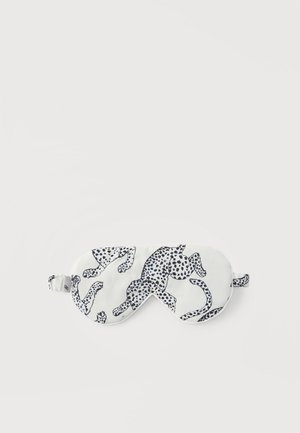 Valge kangast une mask musta ja halli täpilise leopardimustriga ning reguleeritava elastse rihmaga kummalgi pool.