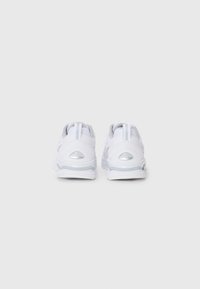Under Armour APPARITION TECH - Sneakers laag - white/white/metallic silver-coloured