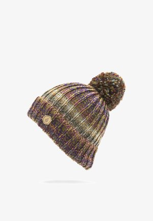 Bonnet tricoté avec un motif multicolore aux teintes violettes, vertes et brunes, surmonté d'un pompon texturé et d'une étiquette en bois.