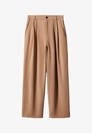 Pantalon beige plissé avec une coupe décontractée, doté d'une fermeture à boutons, de poches latérales et d'une texture de tissu lisse et douce.