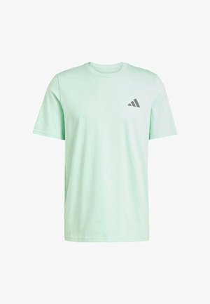 Jasno miętowy bawełniany t-shirt z okrągłym dekoltem, krótkimi rękawami i małym szarym logo składającym się z trzech przekątnych pasków na lewej piersi.